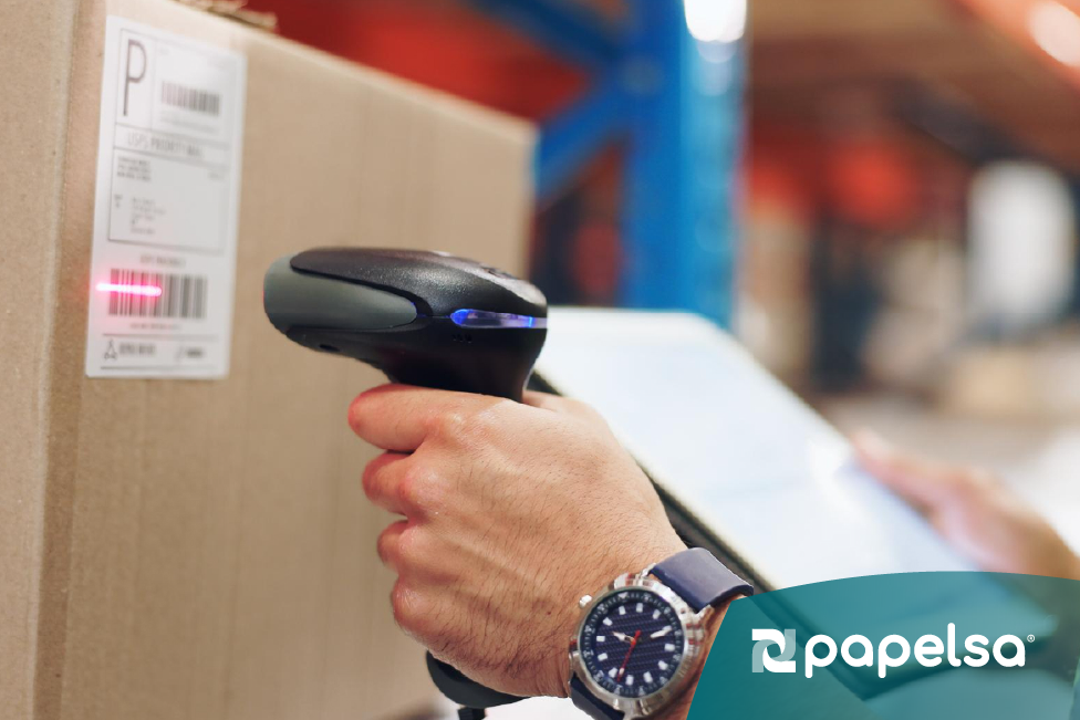 Lectura de código en empaque con escáner para el seguimiento y trazabilidad de productos en la cadena de suministro