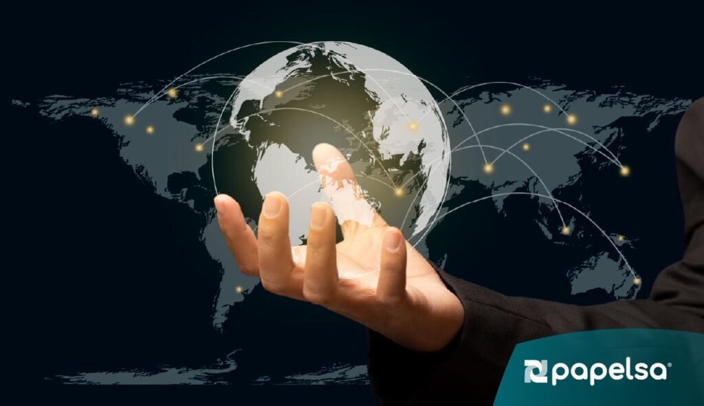 Una persona de negocios, vestida con traje formal, extiende sus manos para entregar una esfera verde que representa al planeta Tierra. El gesto simboliza el compromiso con la sostenibilidad, el cuidado del medio ambiente y la responsabilidad corporativa.